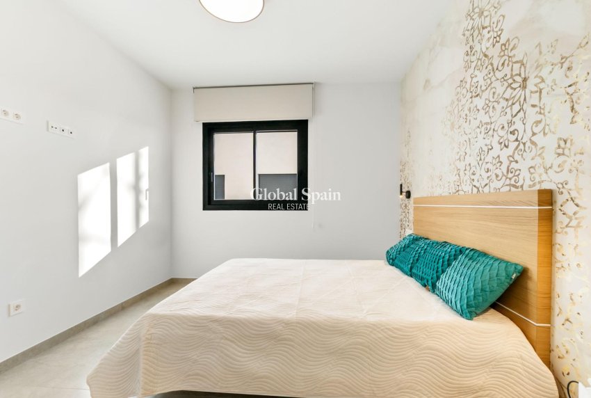 Wiederverkauf - WOHNUNG -
TORREVIEJA - Playa del Cura