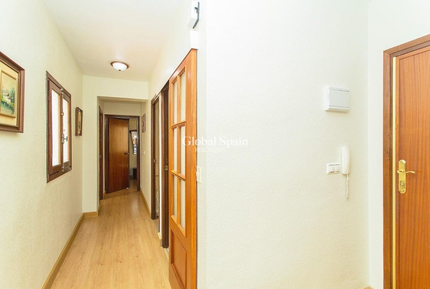 Wiederverkauf - WOHNUNG -
TORREVIEJA - Playa del Cura