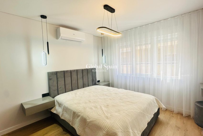 Wiederverkauf - WOHNUNG -
TORREVIEJA - Playa del Cura