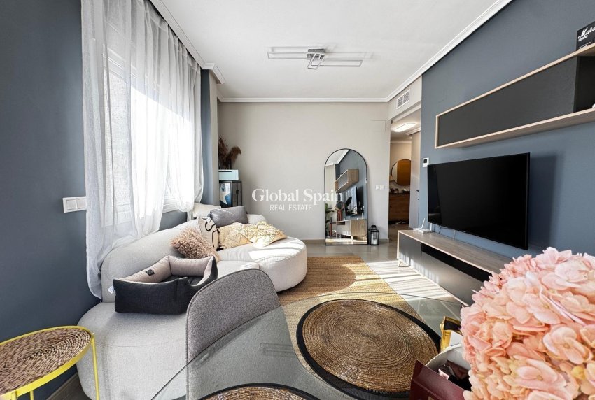 Wiederverkauf - WOHNUNG -
TORREVIEJA - Playa del Cura