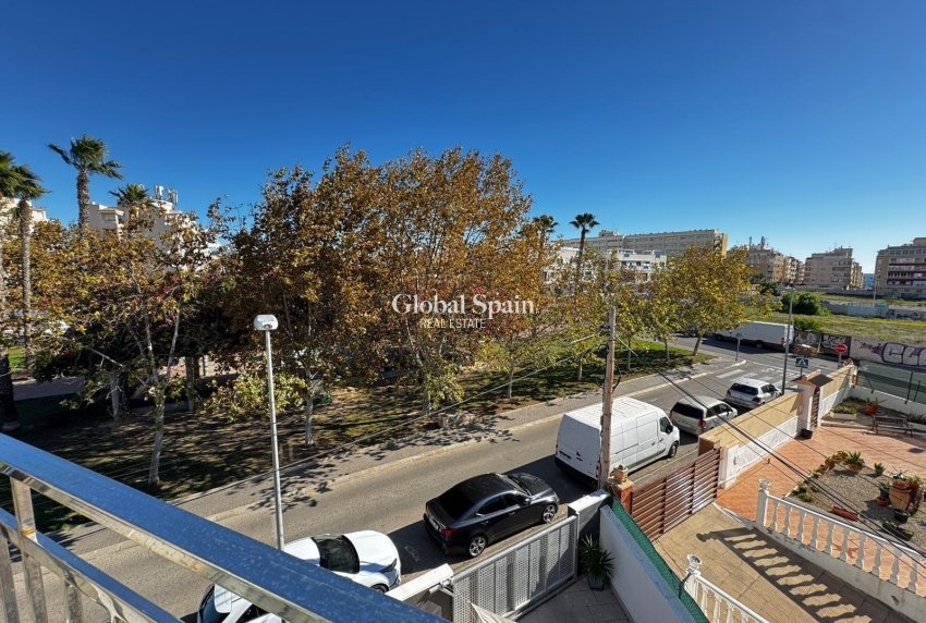 Wiederverkauf - WOHNUNG -
TORREVIEJA - Playa del Cura