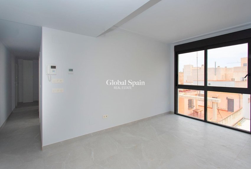 Wiederverkauf - WOHNUNG -
TORREVIEJA - Playa del Cura