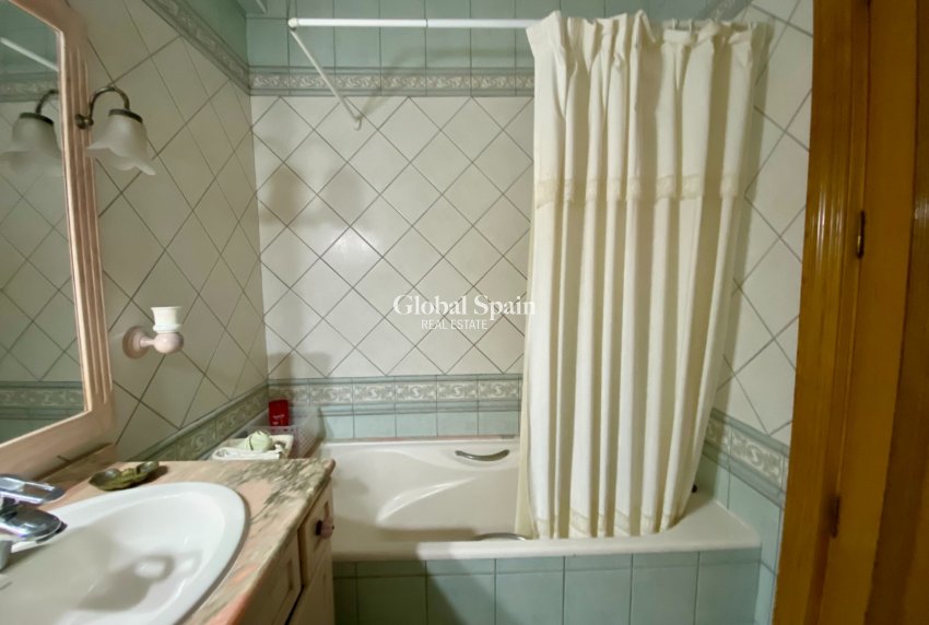 Wiederverkauf - WOHNUNG -
TORREVIEJA - Playa del Cura