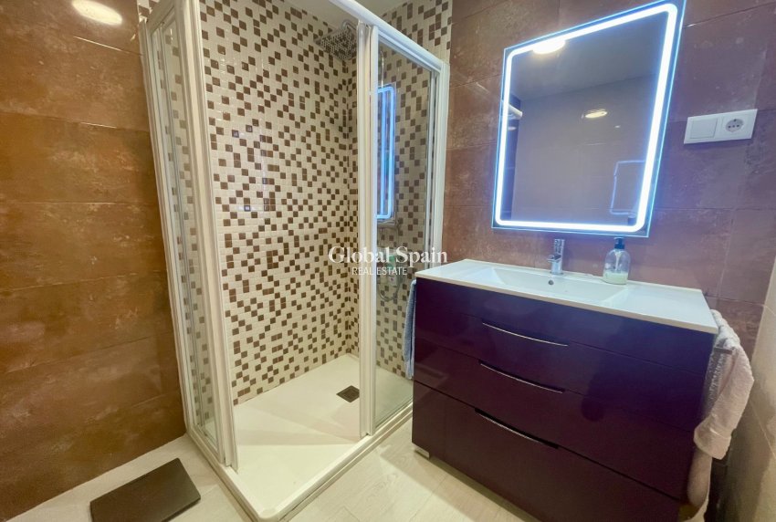 Wiederverkauf - WOHNUNG -
TORREVIEJA - Playa del Cura