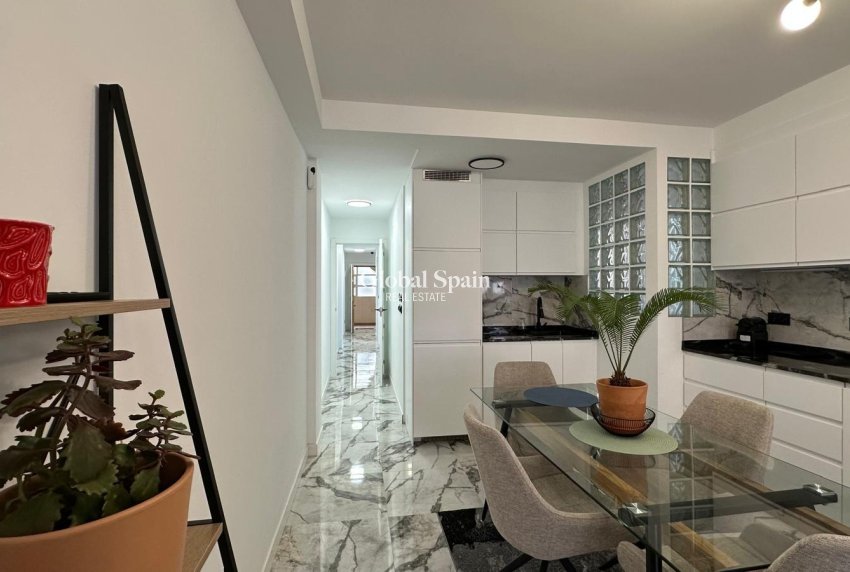 Wiederverkauf - WOHNUNG -
TORREVIEJA - Playa del Cura