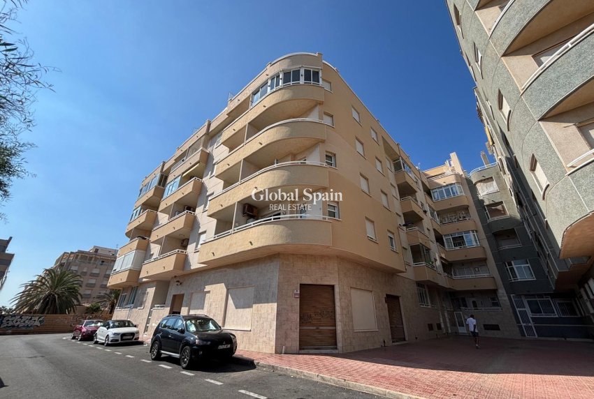 Wiederverkauf - WOHNUNG -
TORREVIEJA - Playa del Cura