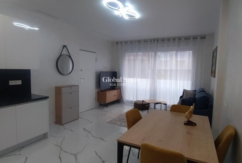 Wiederverkauf - WOHNUNG -
TORREVIEJA - Playa del Cura