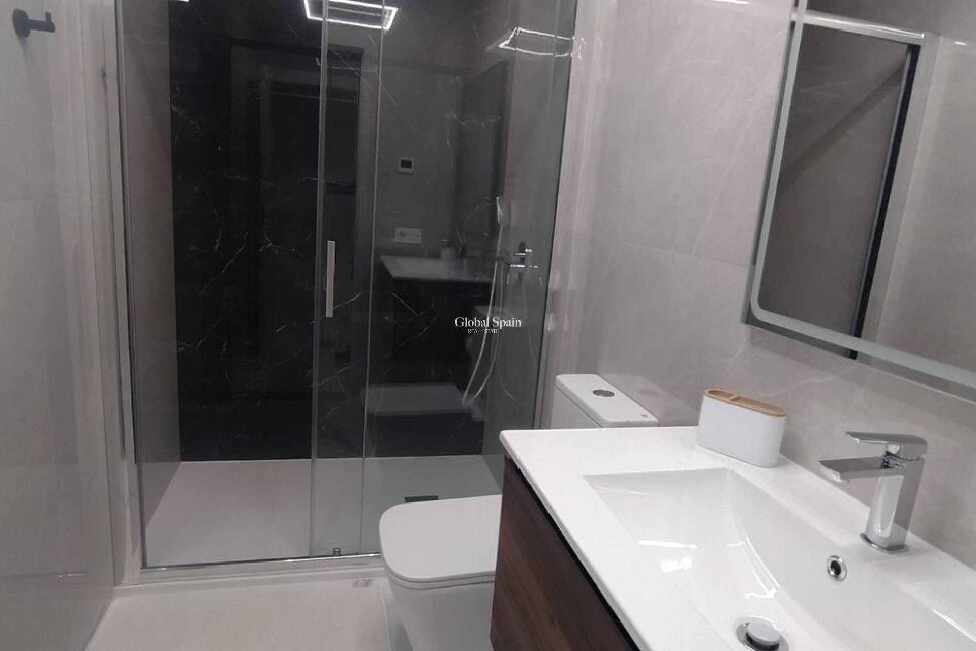 Wiederverkauf - WOHNUNG -
TORREVIEJA - Playa del Cura