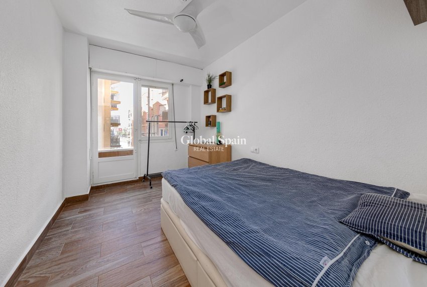 Wiederverkauf - WOHNUNG -
TORREVIEJA - Playa del Cura