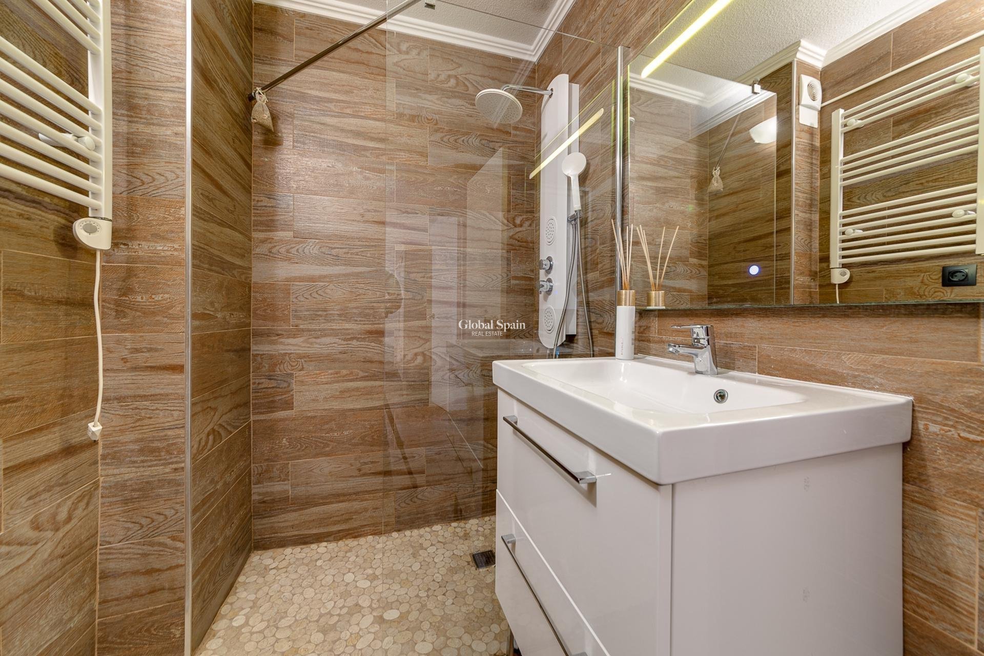 Wiederverkauf - WOHNUNG -
TORREVIEJA - Playa del Cura