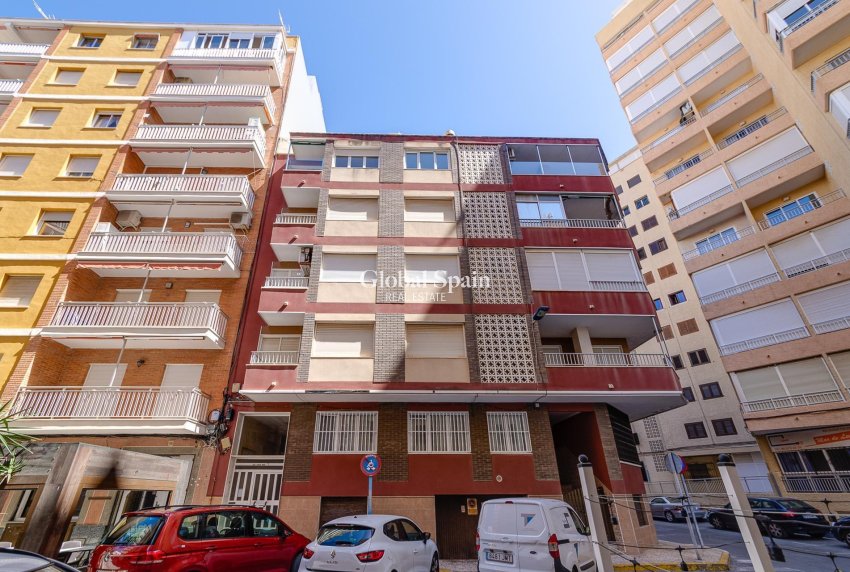 Wiederverkauf - WOHNUNG -
TORREVIEJA - Playa del Cura