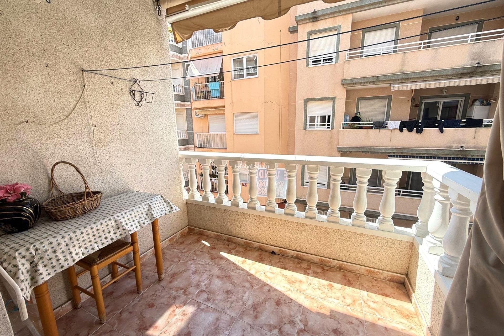 Wiederverkauf - WOHNUNG -
TORREVIEJA - Playa del Cura