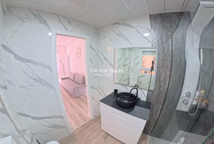 Wiederverkauf - WOHNUNG -
TORREVIEJA - Playa del Cura