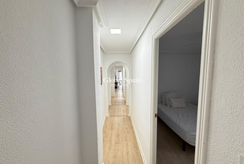 Wiederverkauf - WOHNUNG -
TORREVIEJA - Playa del Cura