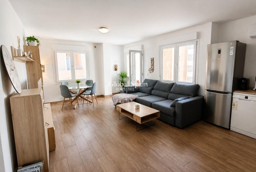 Wiederverkauf - WOHNUNG -
TORREVIEJA - Playa del Cura
