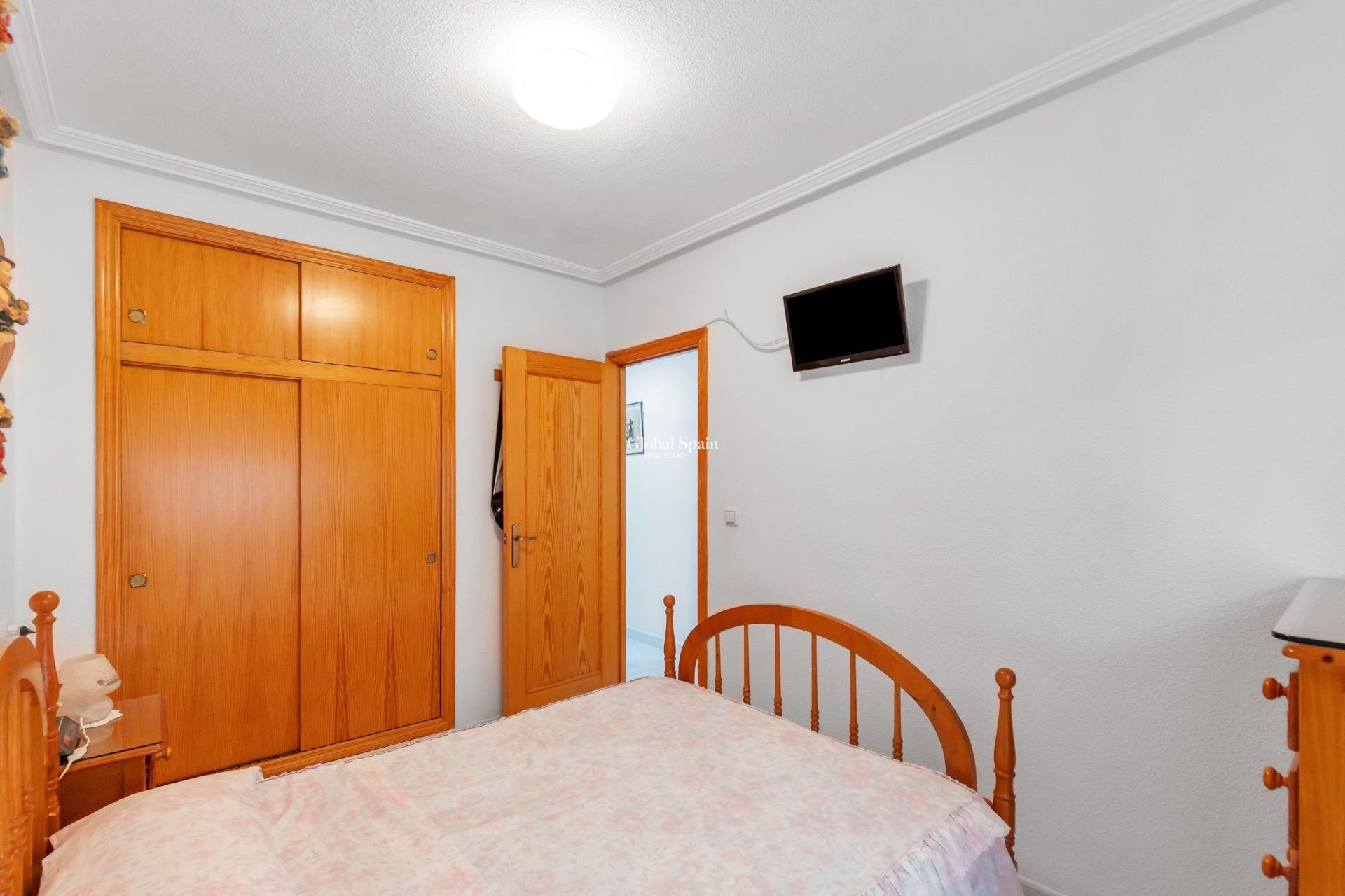 Wiederverkauf - WOHNUNG -
TORREVIEJA - Playa del cura