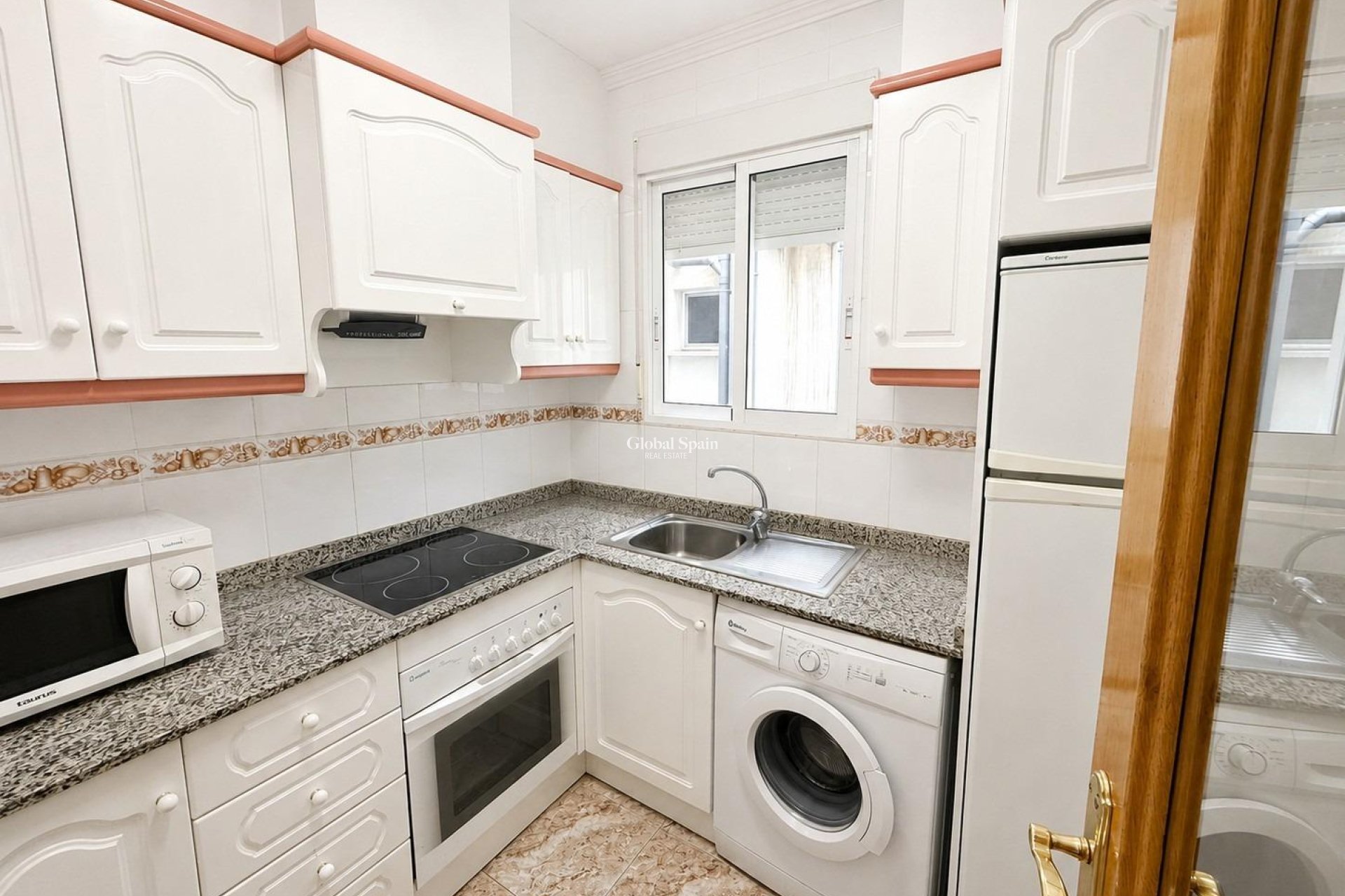 Wiederverkauf - WOHNUNG -
TORREVIEJA - Playa del cura
