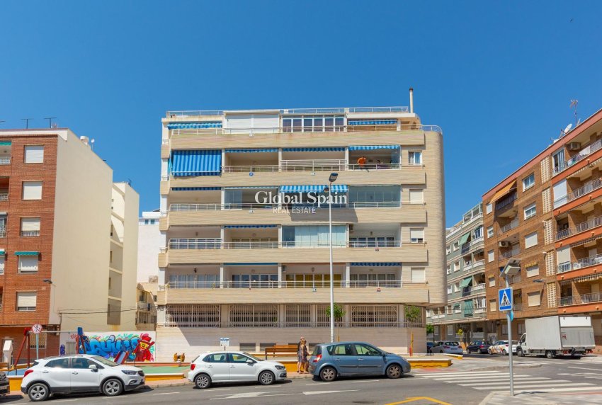 Wiederverkauf - WOHNUNG -
TORREVIEJA - Playa del cura