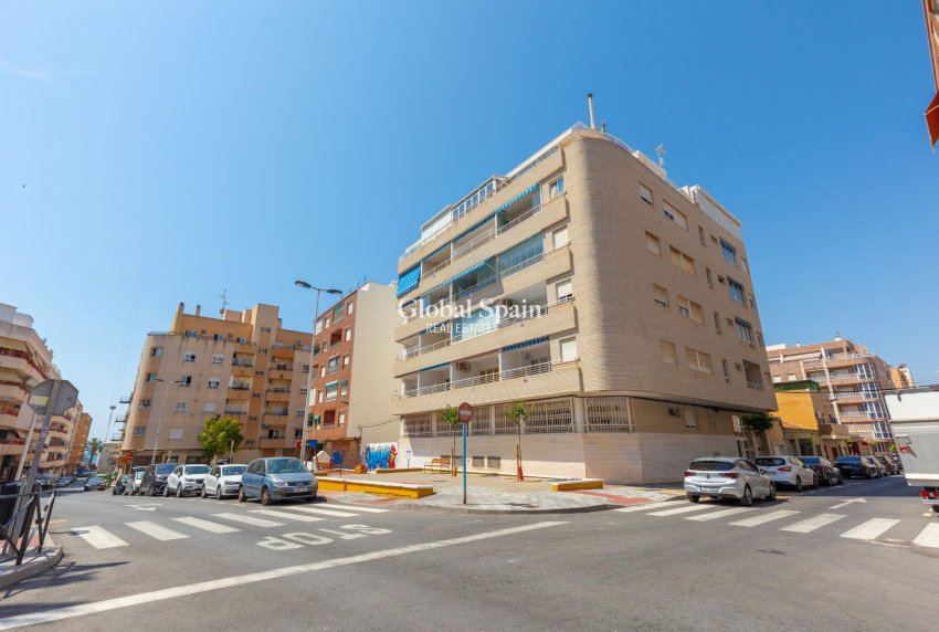 Wiederverkauf - WOHNUNG -
TORREVIEJA - Playa del cura