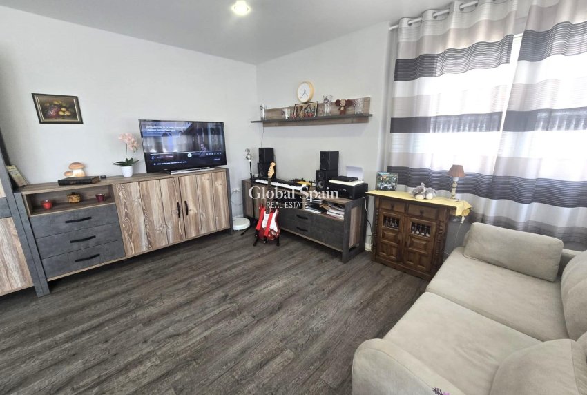 Wiederverkauf - WOHNUNG -
TORREVIEJA - Playa del Cura