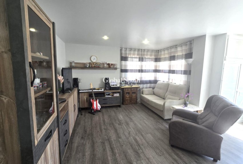 Wiederverkauf - WOHNUNG -
TORREVIEJA - Playa del Cura