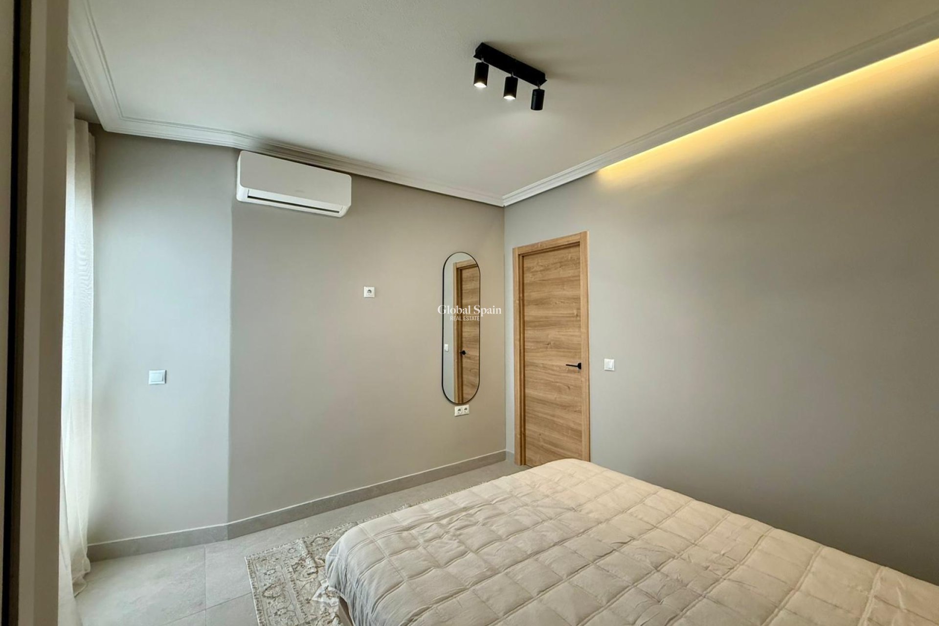 Wiederverkauf - WOHNUNG -
TORREVIEJA - Playa del Cura