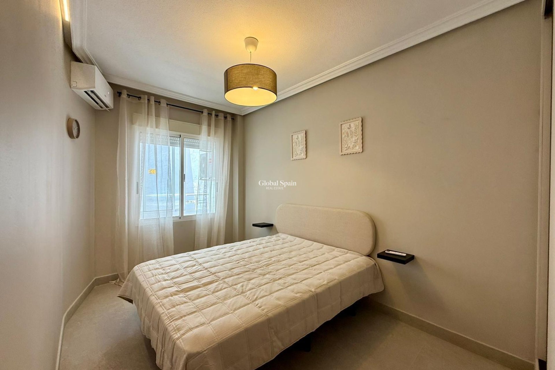 Wiederverkauf - WOHNUNG -
TORREVIEJA - Playa del Cura