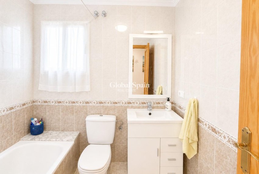 Wiederverkauf - WOHNUNG -
TORREVIEJA - Playa del cura