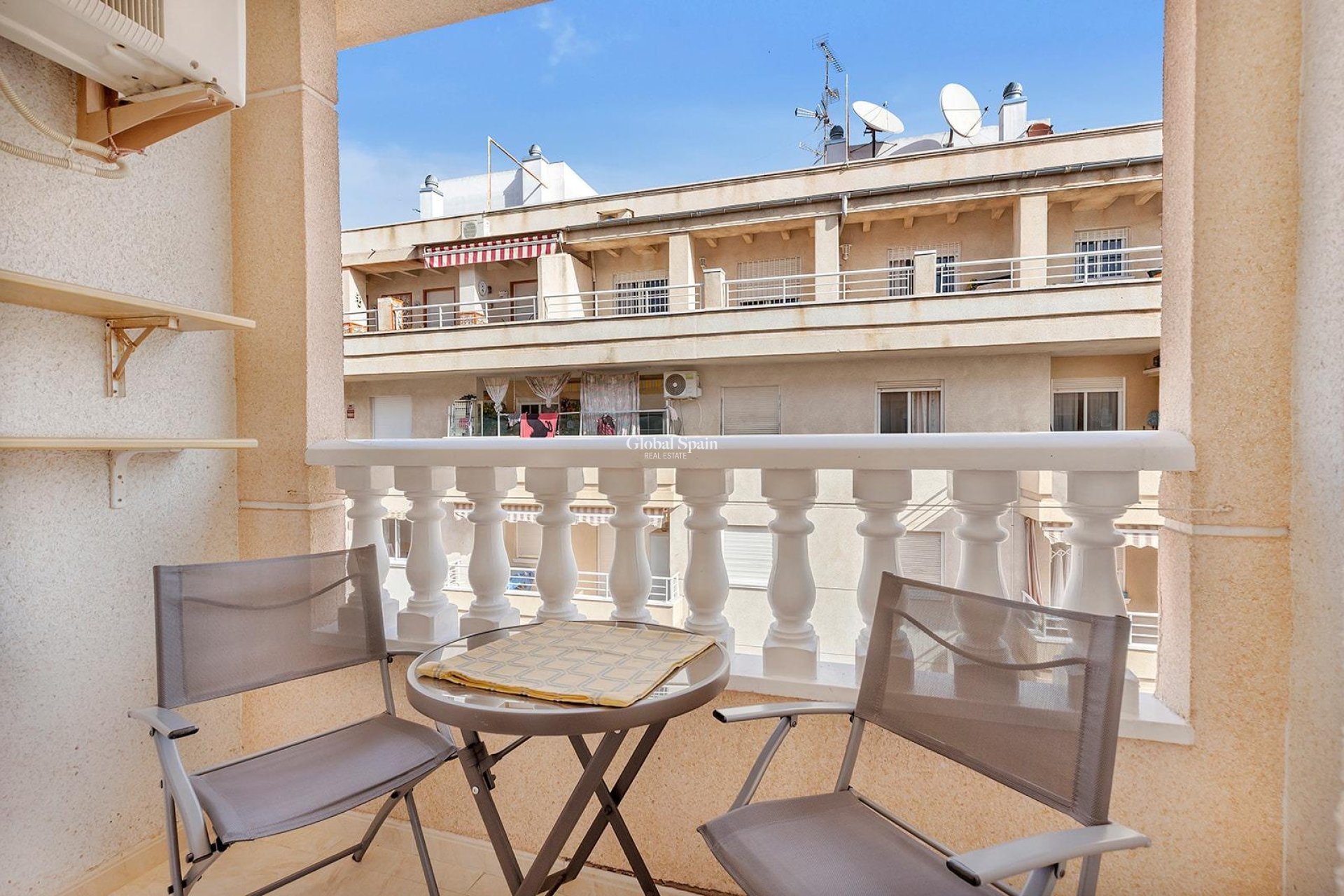Wiederverkauf - WOHNUNG -
TORREVIEJA - Playa del cura