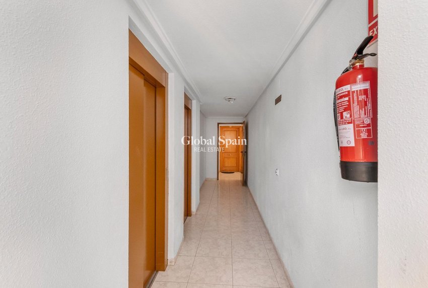 Wiederverkauf - WOHNUNG -
TORREVIEJA - Playa del cura