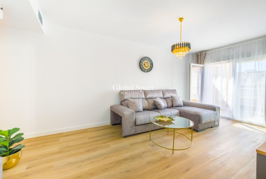 Wiederverkauf - WOHNUNG -
TORREVIEJA - Playa del Cura