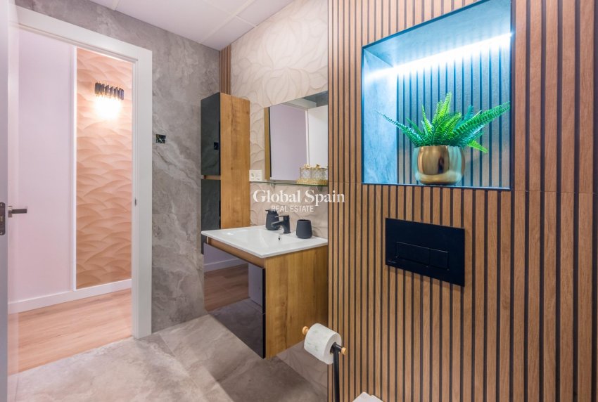 Wiederverkauf - WOHNUNG -
TORREVIEJA - Playa del Cura