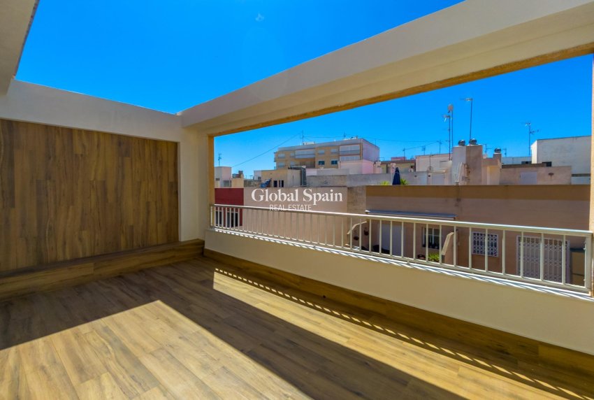 Wiederverkauf - WOHNUNG -
TORREVIEJA - Playa del Cura