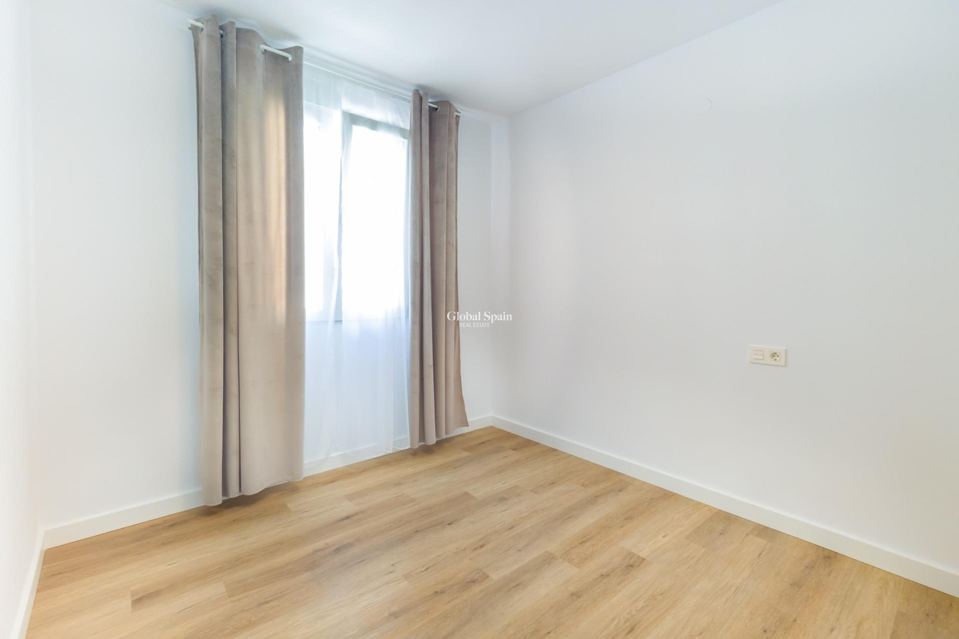 Wiederverkauf - WOHNUNG -
TORREVIEJA - Playa del Cura