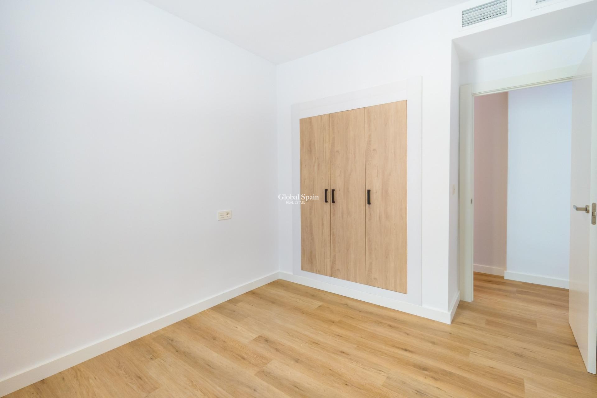 Wiederverkauf - WOHNUNG -
TORREVIEJA - Playa del Cura