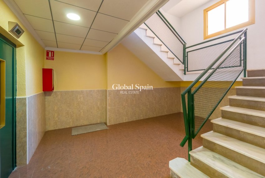 Wiederverkauf - WOHNUNG -
TORREVIEJA - Playa del Cura