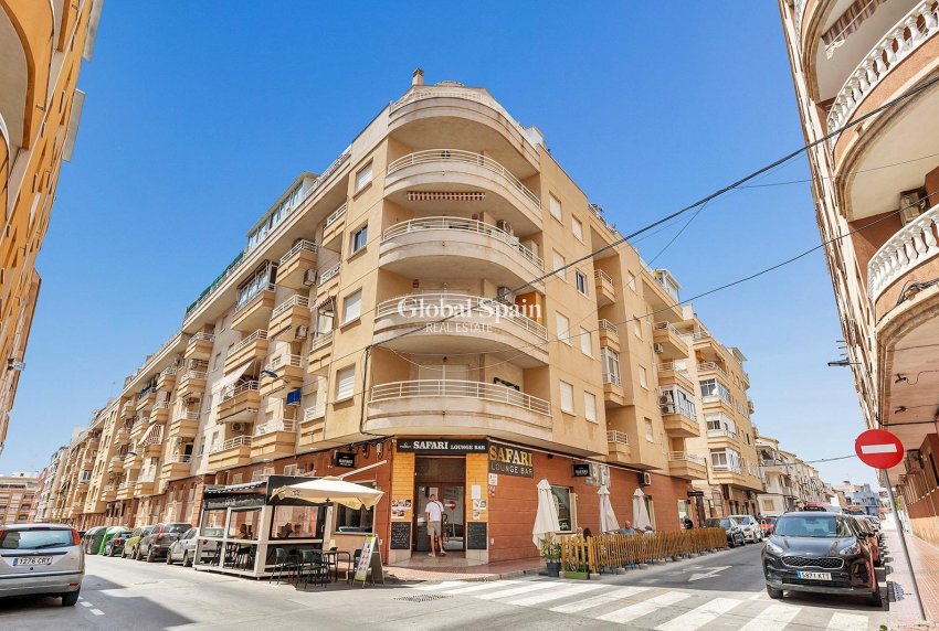 Wiederverkauf - WOHNUNG -
TORREVIEJA - Playa del cura