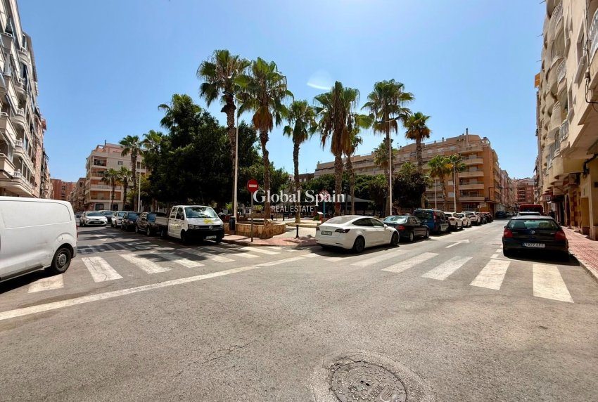 Wiederverkauf - WOHNUNG -
TORREVIEJA - Playa del Cura