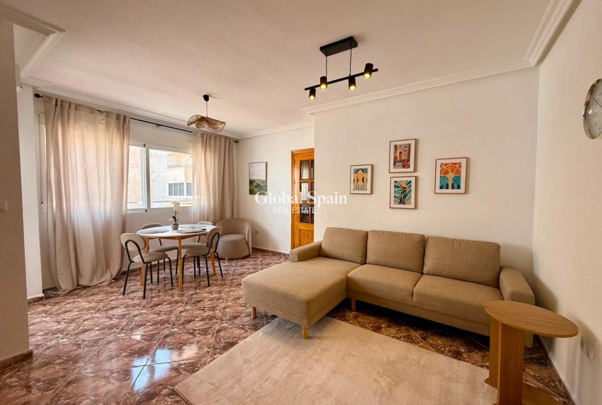 Wiederverkauf - WOHNUNG -
TORREVIEJA - Playa del Cura