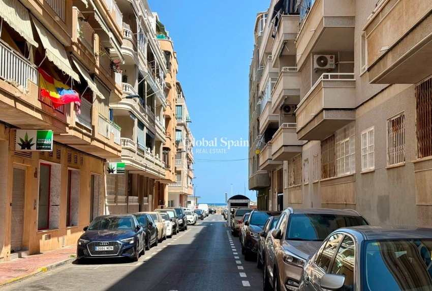 Wiederverkauf - WOHNUNG -
TORREVIEJA - Playa del Cura