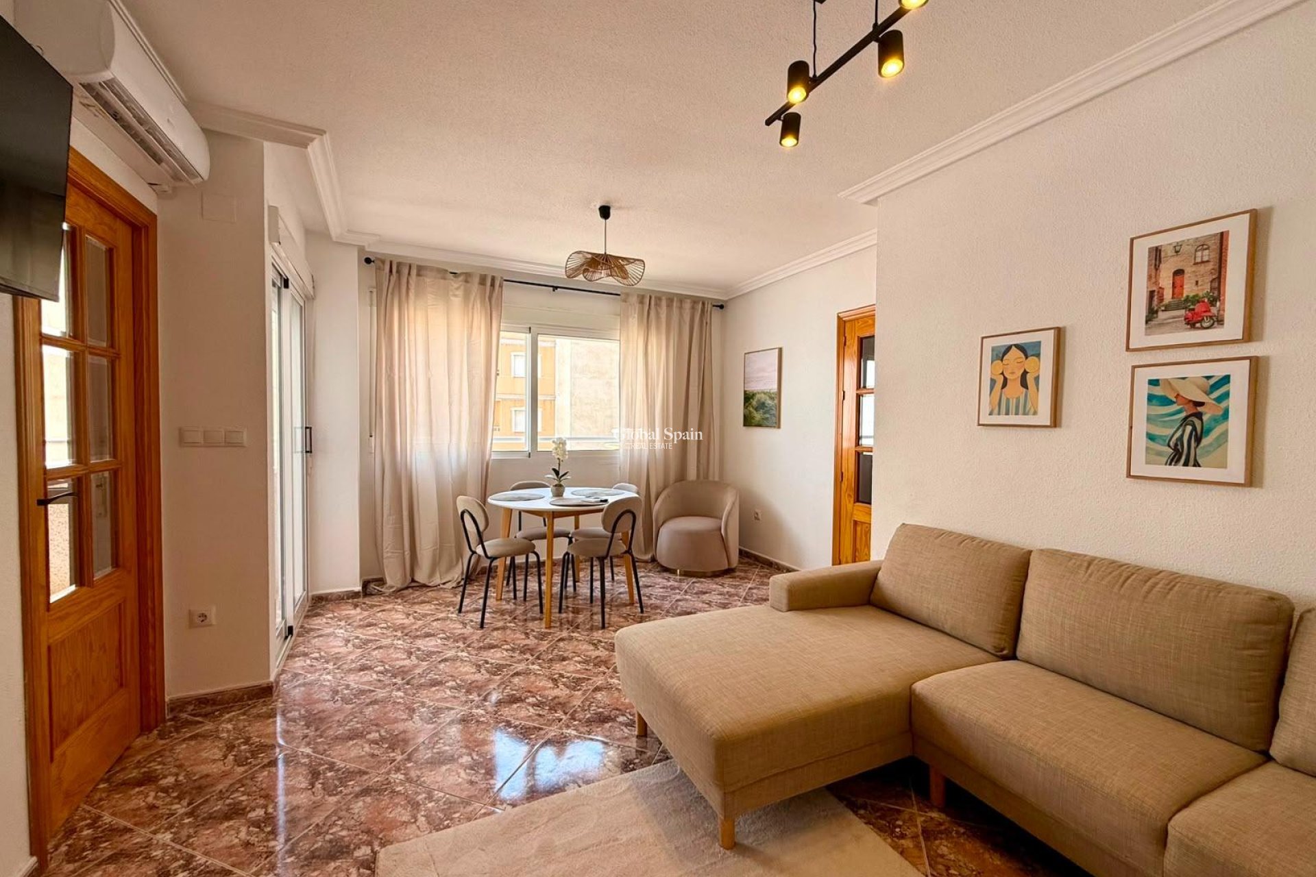 Wiederverkauf - WOHNUNG -
TORREVIEJA - Playa del Cura