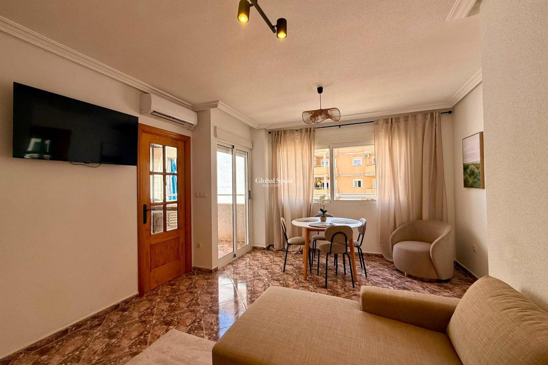 Wiederverkauf - WOHNUNG -
TORREVIEJA - Playa del Cura