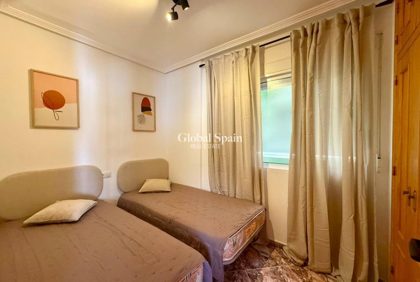 Wiederverkauf - WOHNUNG -
TORREVIEJA - Playa del Cura