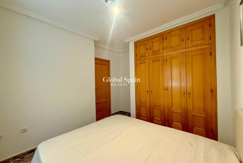 Wiederverkauf - WOHNUNG -
TORREVIEJA - Playa del Cura