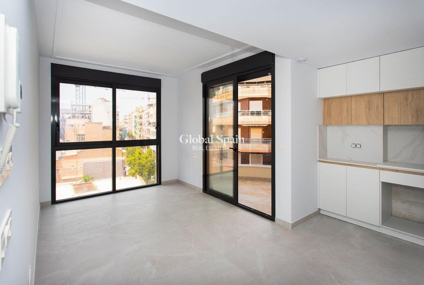 Wiederverkauf - WOHNUNG -
TORREVIEJA - Playa del Cura