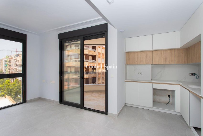 Wiederverkauf - WOHNUNG -
TORREVIEJA - Playa del Cura