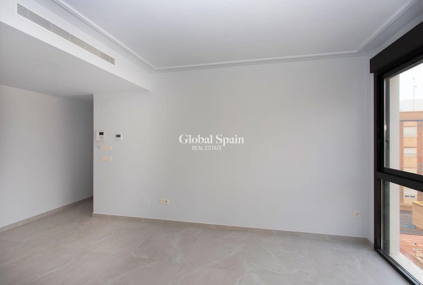 Wiederverkauf - WOHNUNG -
TORREVIEJA - Playa del Cura