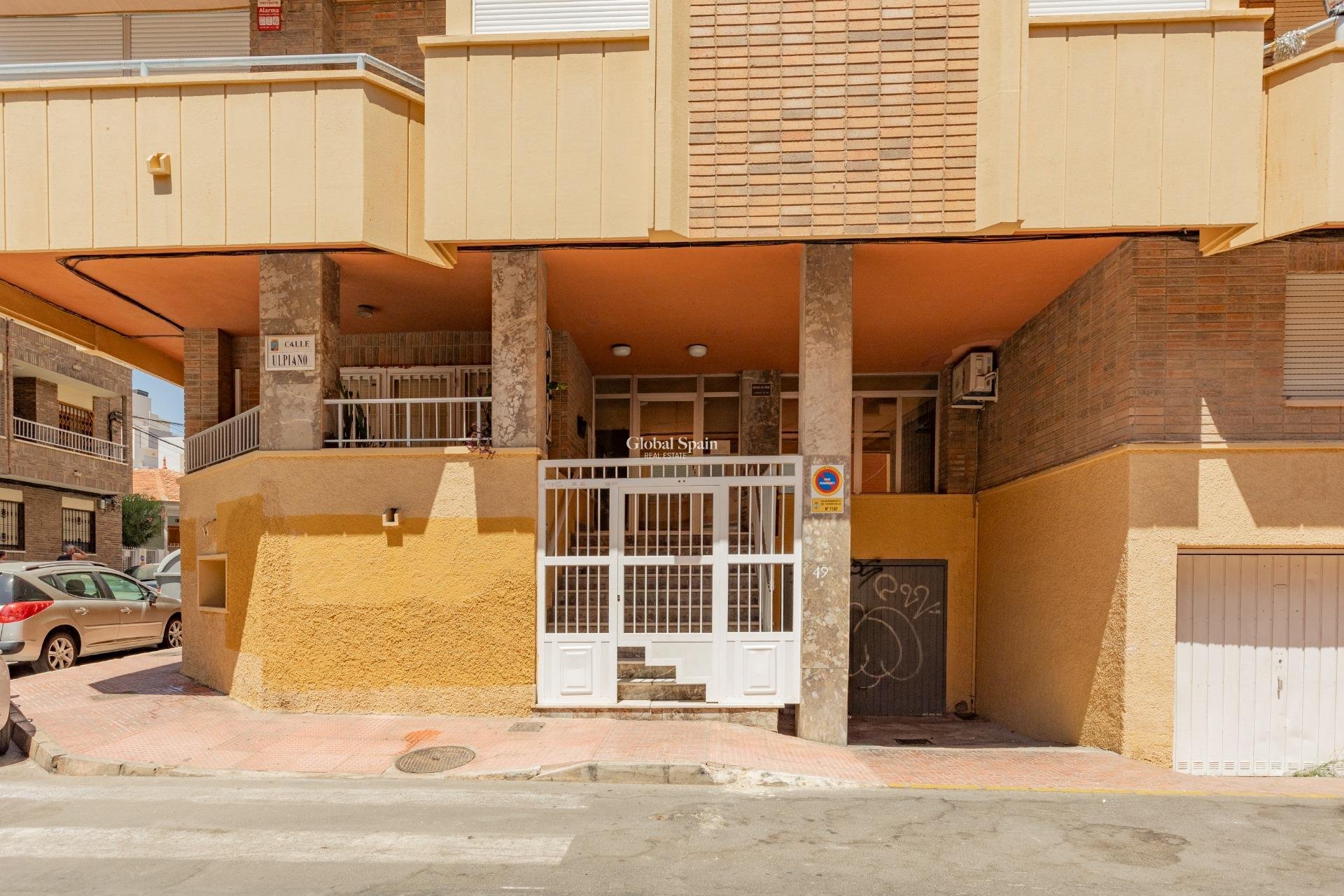 Wiederverkauf - WOHNUNG -
TORREVIEJA - Playa del cura