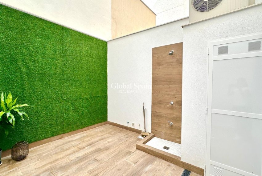 Wiederverkauf - WOHNUNG -
TORREVIEJA - Playa del Cura
