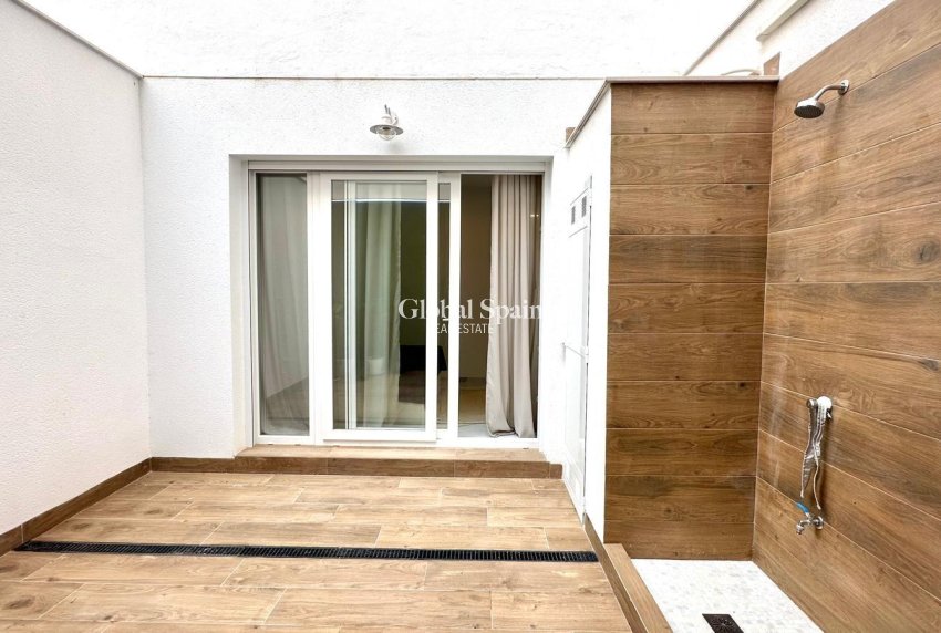Wiederverkauf - WOHNUNG -
TORREVIEJA - Playa del Cura